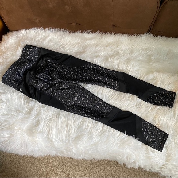 Fabletics High Waisted Leopard Ultracool Leggings - Picture 15 of 16
